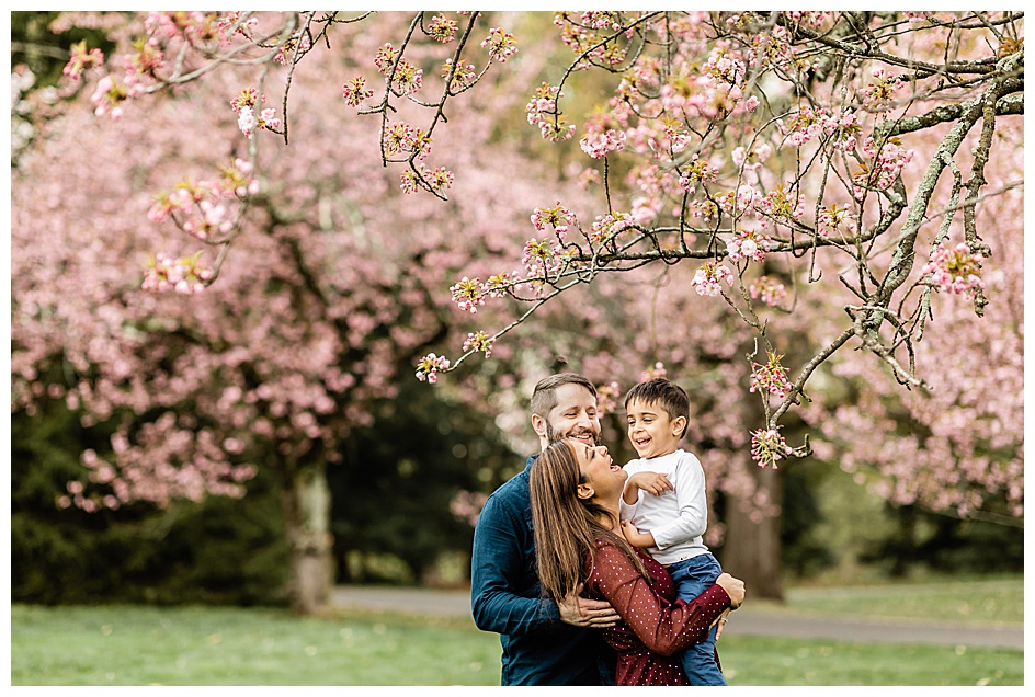 spring family photoshoot at Frelinghuysen Arboretum