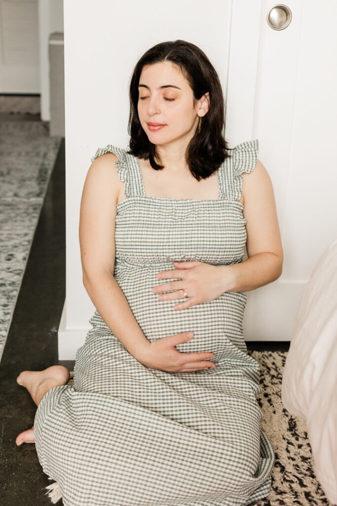 maternity photoshoot at home